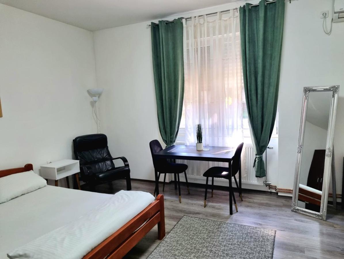 Pančevo Rooms Villa Luigi מראה חיצוני תמונה